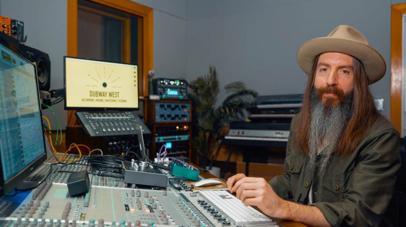 Damien Lewis en los estudios Dubway West en LA con su fiable interfaz de audio iD44